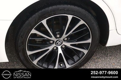 2020 Toyota Camry SE Auto (SE)