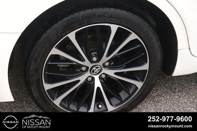 2020 Toyota Camry SE Auto (SE)