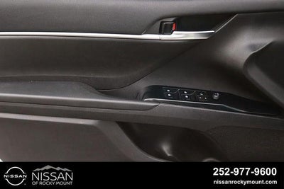 2020 Toyota Camry SE Auto (SE)