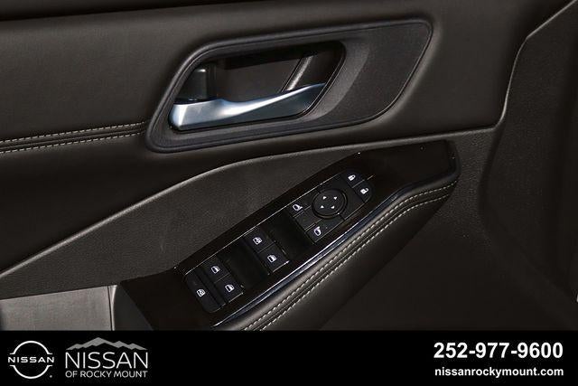 2026 Nissan Rogue 2026.5 FWD Dark Armor
