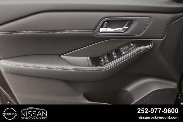 2026 Nissan Rogue 2026.5 FWD Dark Armor