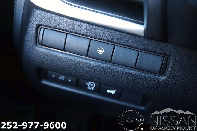 2026 Nissan Rogue 2026.5 FWD Dark Armor