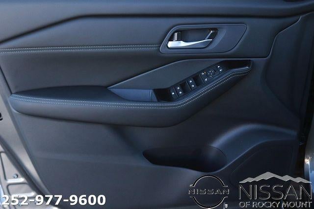 2026 Nissan Rogue 2026.5 FWD Dark Armor