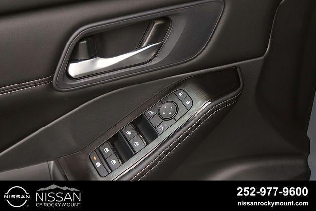 2026 Nissan Rogue 2026.5 FWD Dark Armor