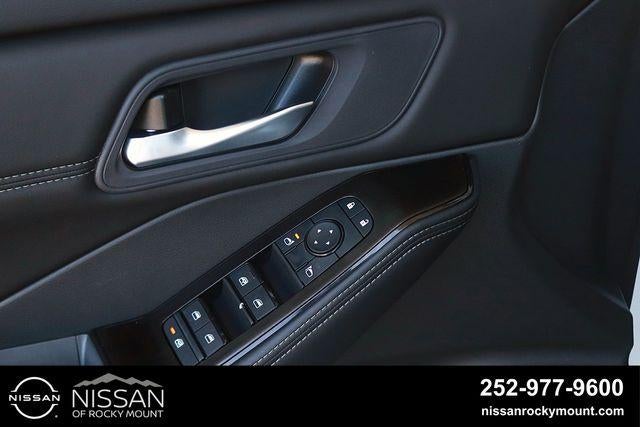 2026 Nissan Rogue 2026.5 FWD Dark Armor