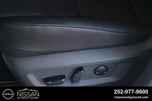 2026 Nissan Rogue 2026.5 FWD Dark Armor