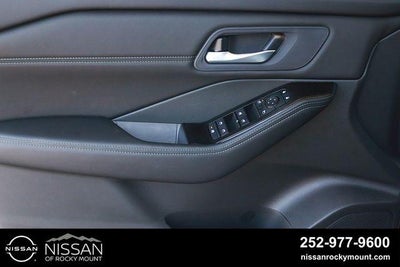 2026 Nissan Rogue 2026.5 FWD Dark Armor