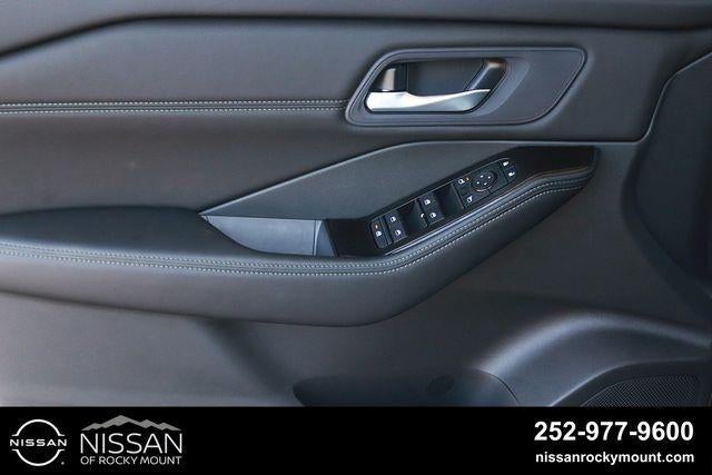 2026 Nissan Rogue 2026.5 FWD Dark Armor