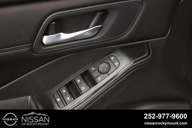 2026 Nissan Rogue 2026.5 FWD Dark Armor
