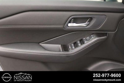 2026 Nissan Rogue 2026.5 FWD Dark Armor