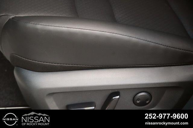 2026 Nissan Rogue 2026.5 FWD Dark Armor