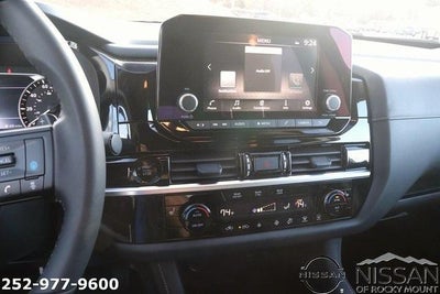 2025 Nissan Pathfinder SV 4WD