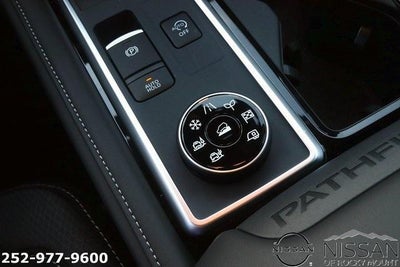 2025 Nissan Pathfinder SV 4WD