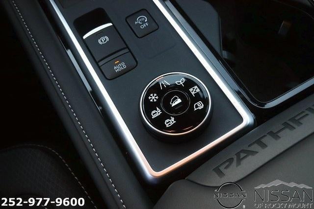 2025 Nissan Pathfinder SV 4WD