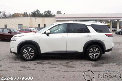 2022 Nissan Pathfinder SL 4WD