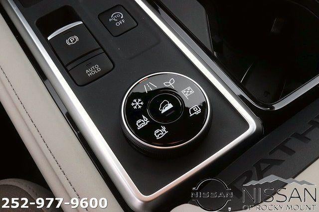 2026 Nissan Pathfinder SL 4WD