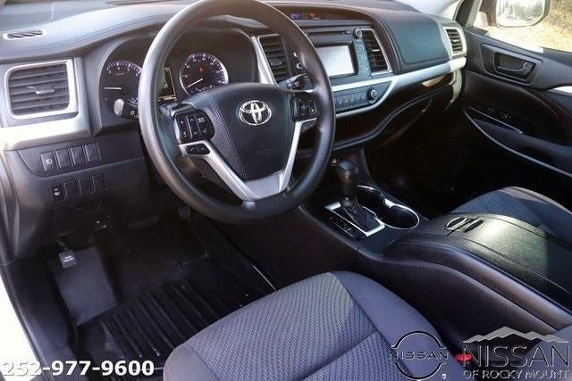2019 Toyota Highlander LE I4 FWD (Natl)