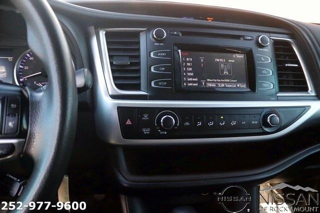 2019 Toyota Highlander LE I4 FWD (Natl)