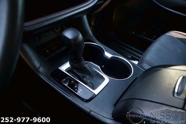 2019 Toyota Highlander LE I4 FWD (Natl)