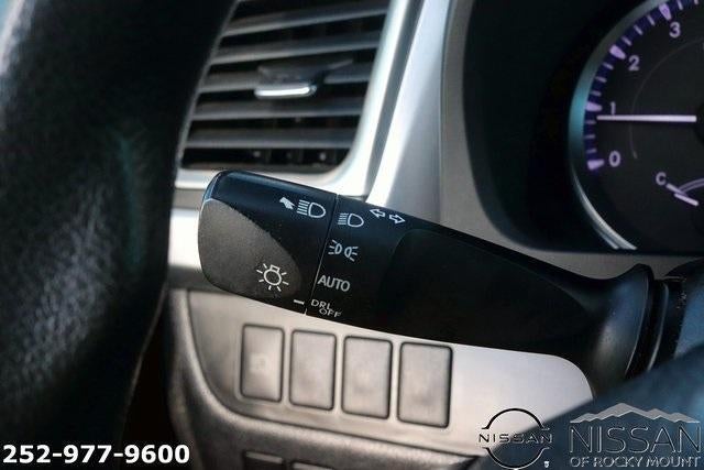 2019 Toyota Highlander LE I4 FWD (Natl)