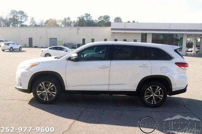 2019 Toyota Highlander LE I4 FWD (Natl)