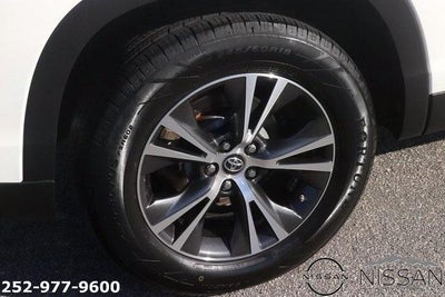 2019 Toyota Highlander LE I4 FWD (Natl)