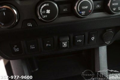 2020 Toyota Tacoma 4WD 4WD TRD Sport Double Cab 5' Bed V6 MT (Natl)