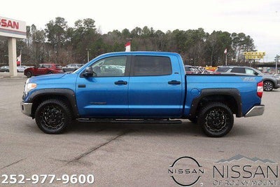 2017 Toyota Tundra 2WD 2WD SR5 CrewMax 5.5' Bed 5.7L FFV (SE)