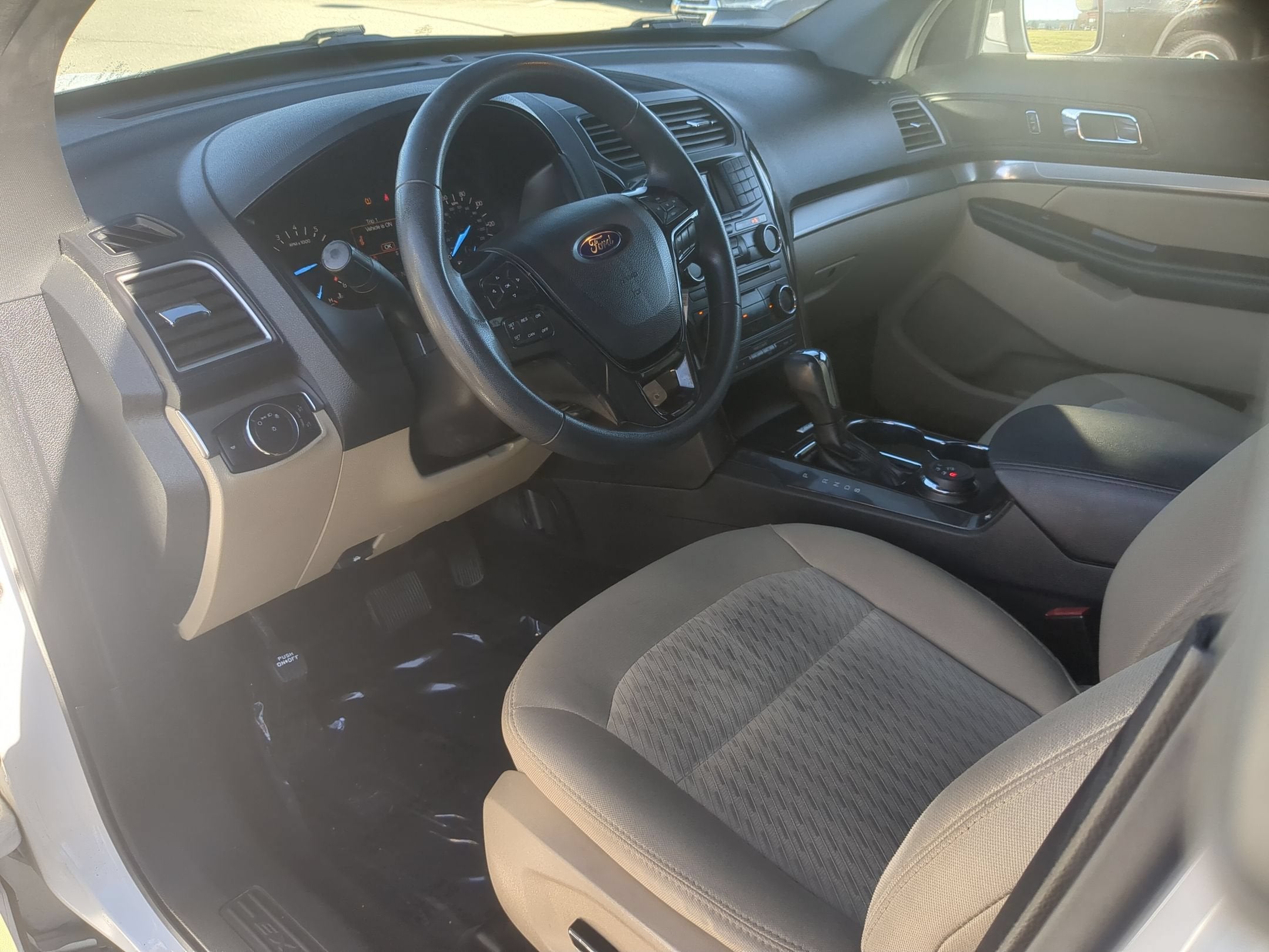 2017 Ford Explorer Base