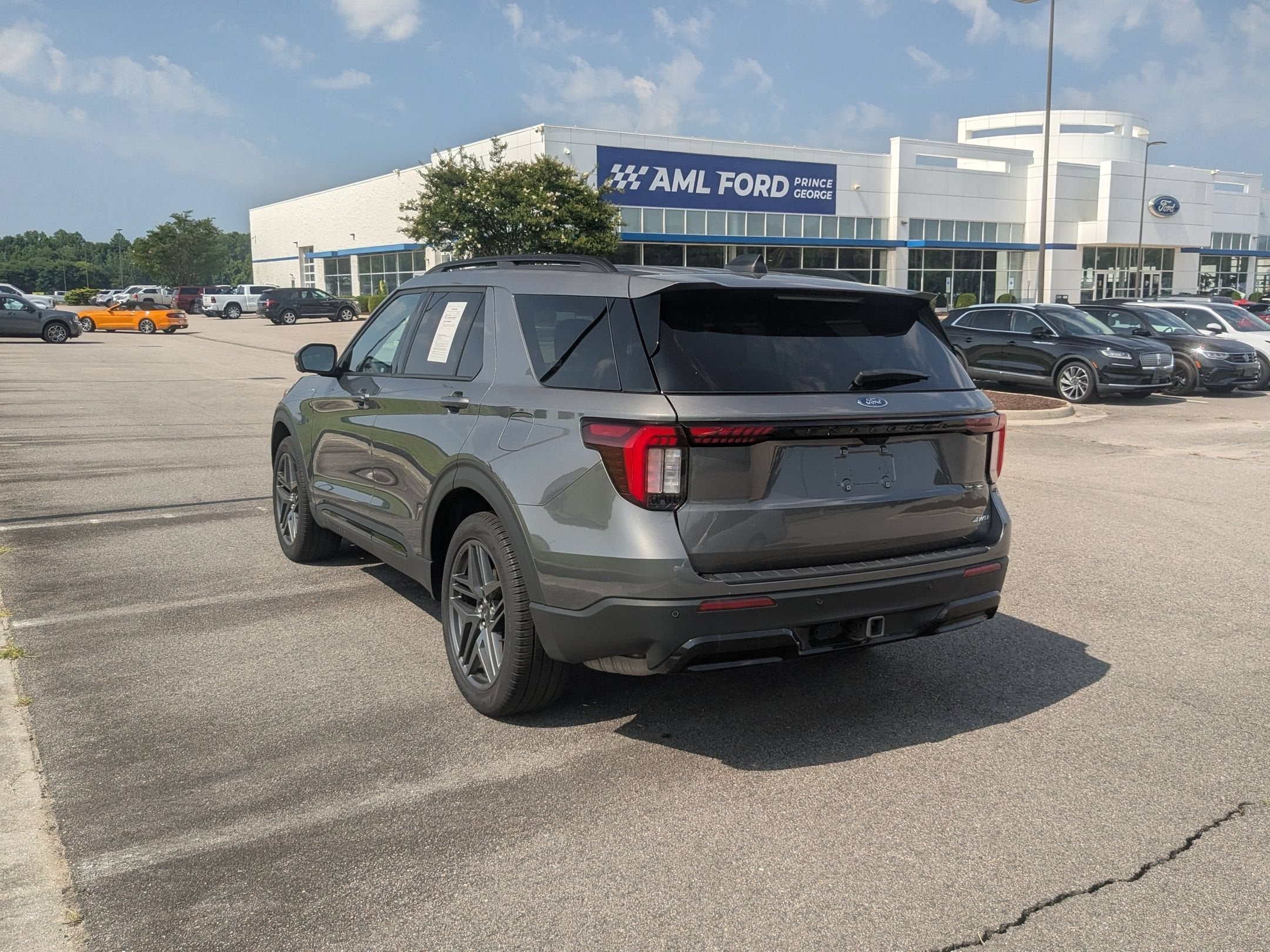 2025 Ford Explorer ST-Line