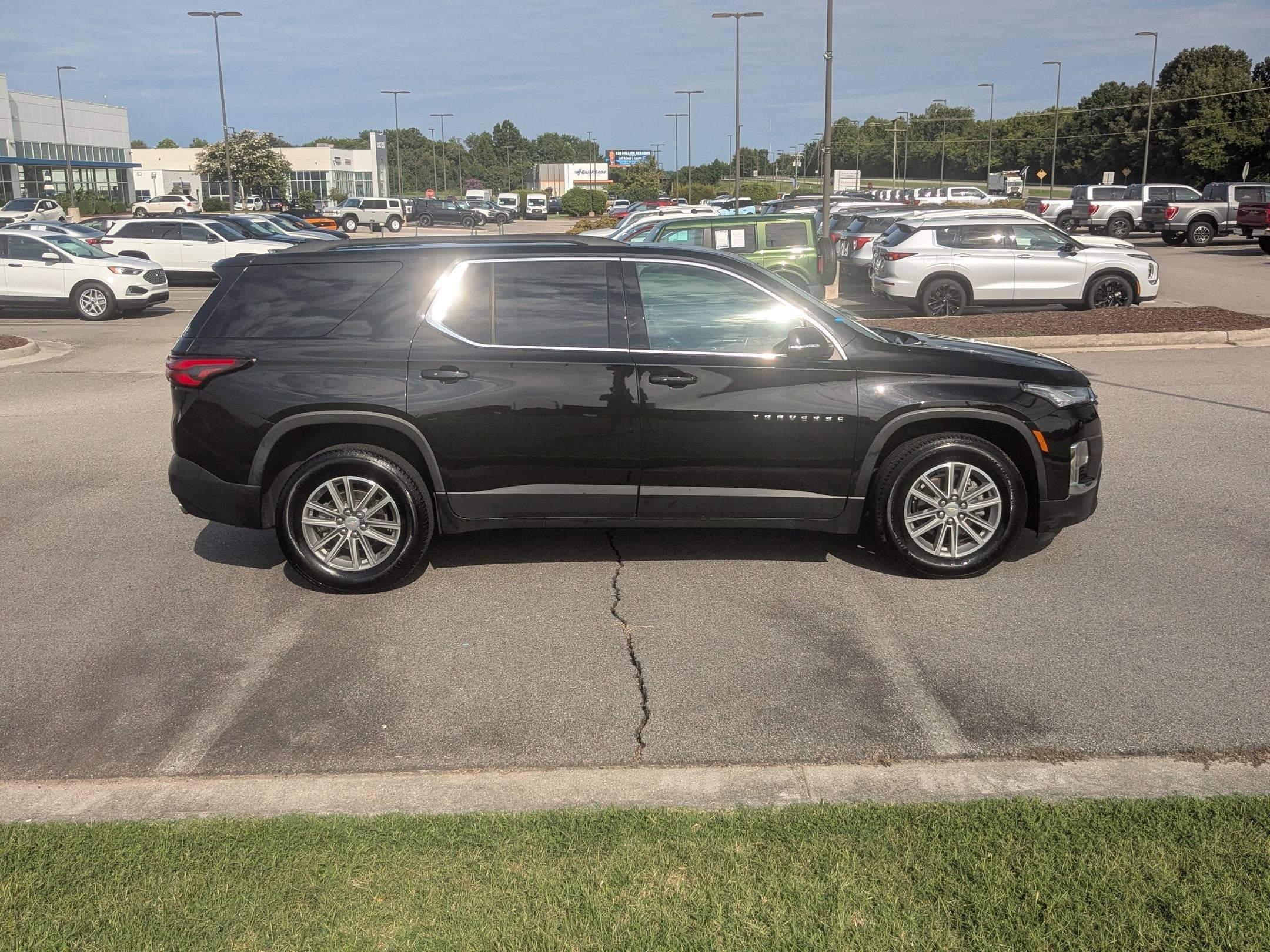 2022 Chevrolet Traverse LT Cloth