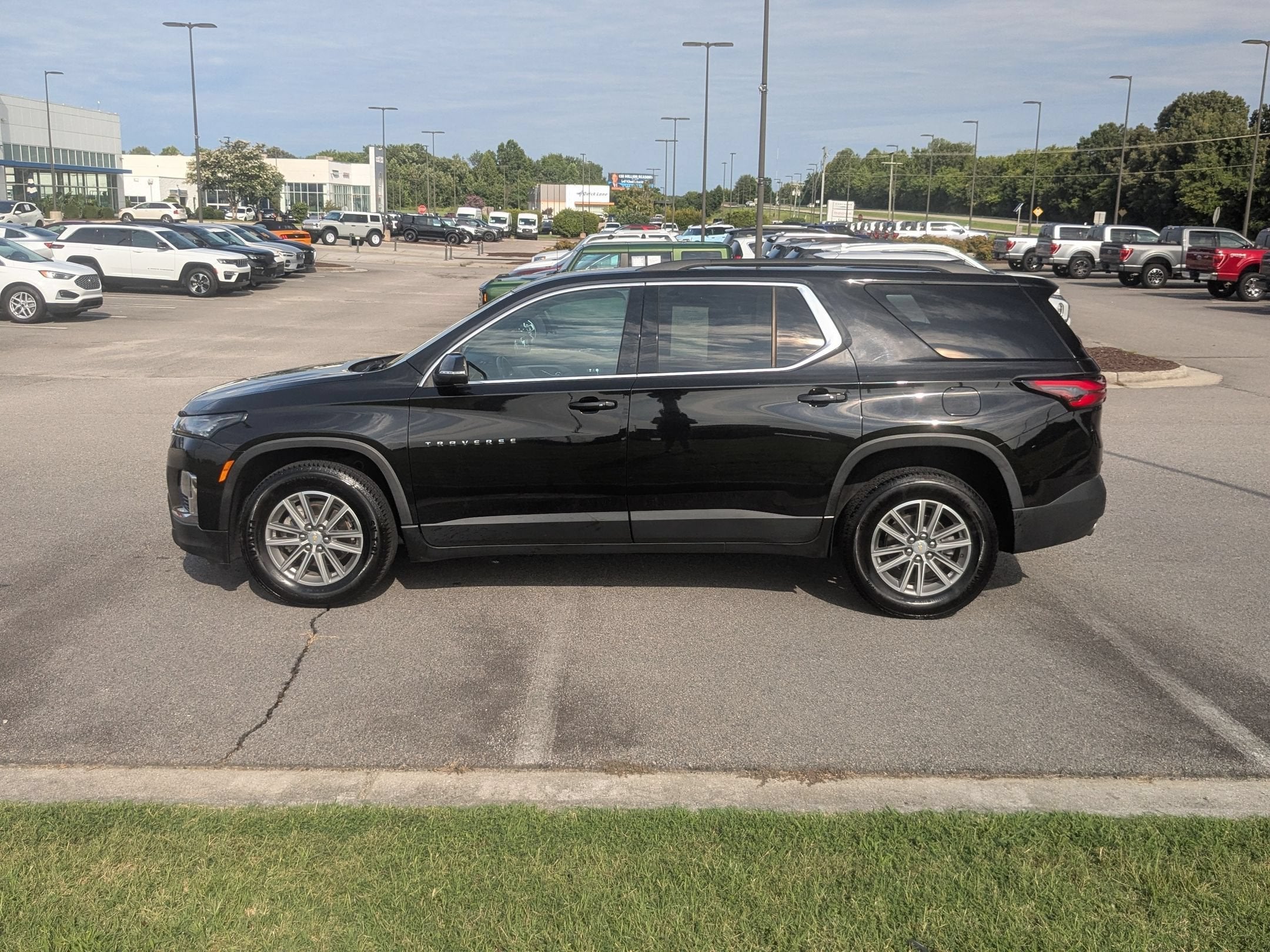2022 Chevrolet Traverse LT Cloth