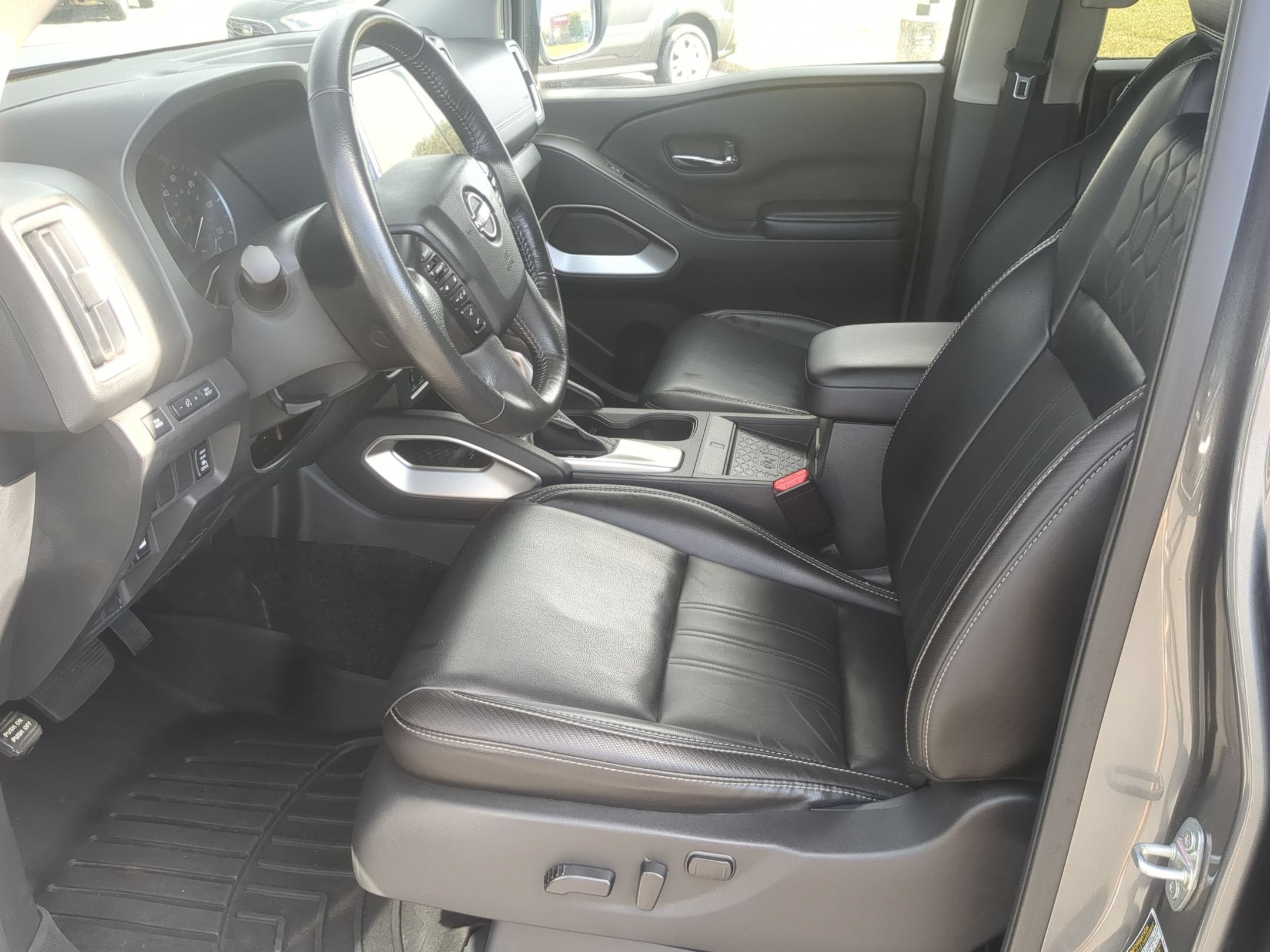 2025 Nissan Frontier SL