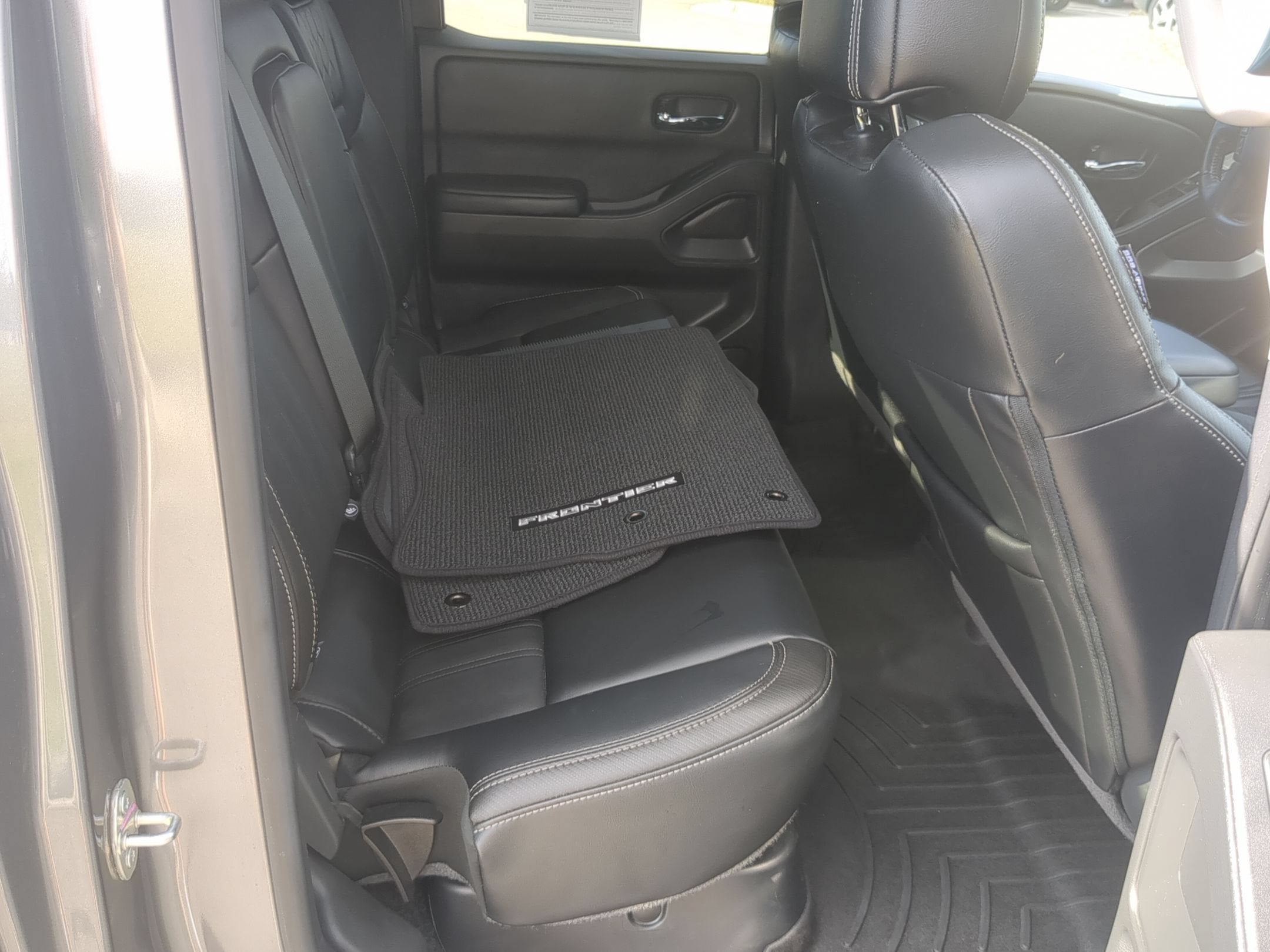 2025 Nissan Frontier SL