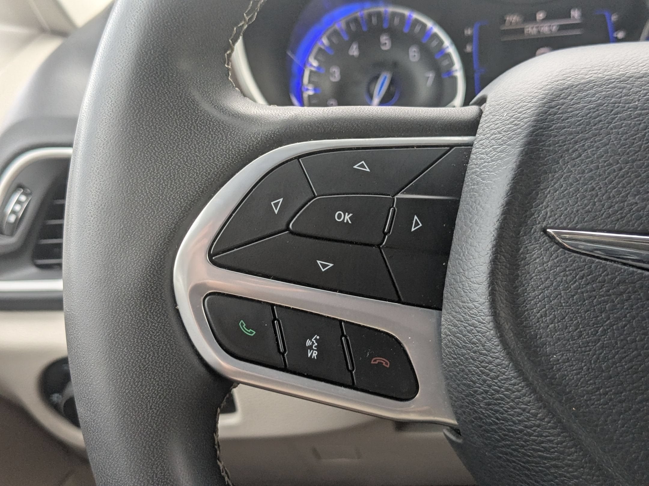 2023 Chrysler Voyager LX