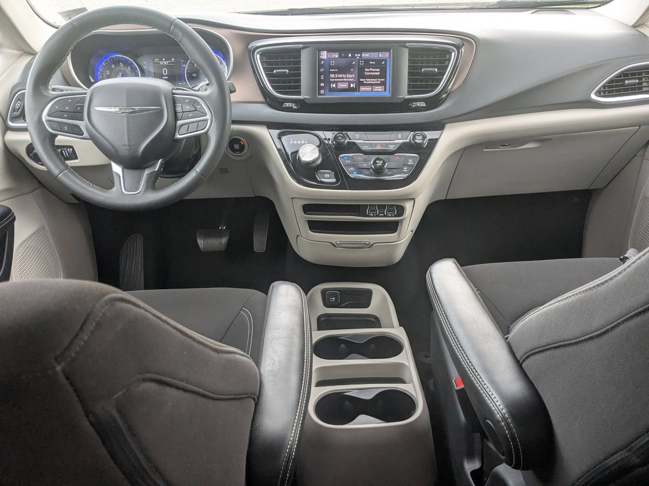 2023 Chrysler Voyager LX