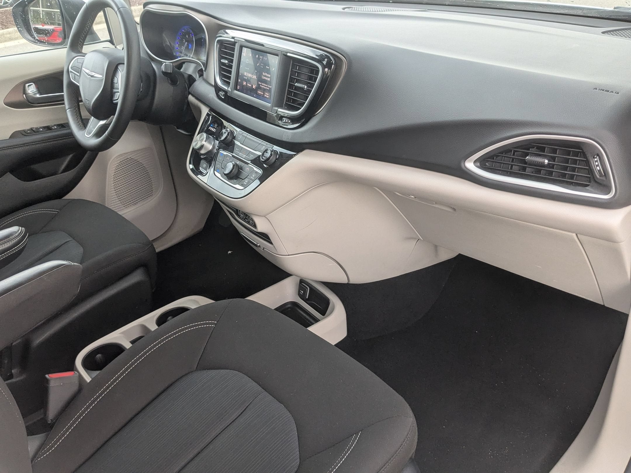 2023 Chrysler Voyager LX