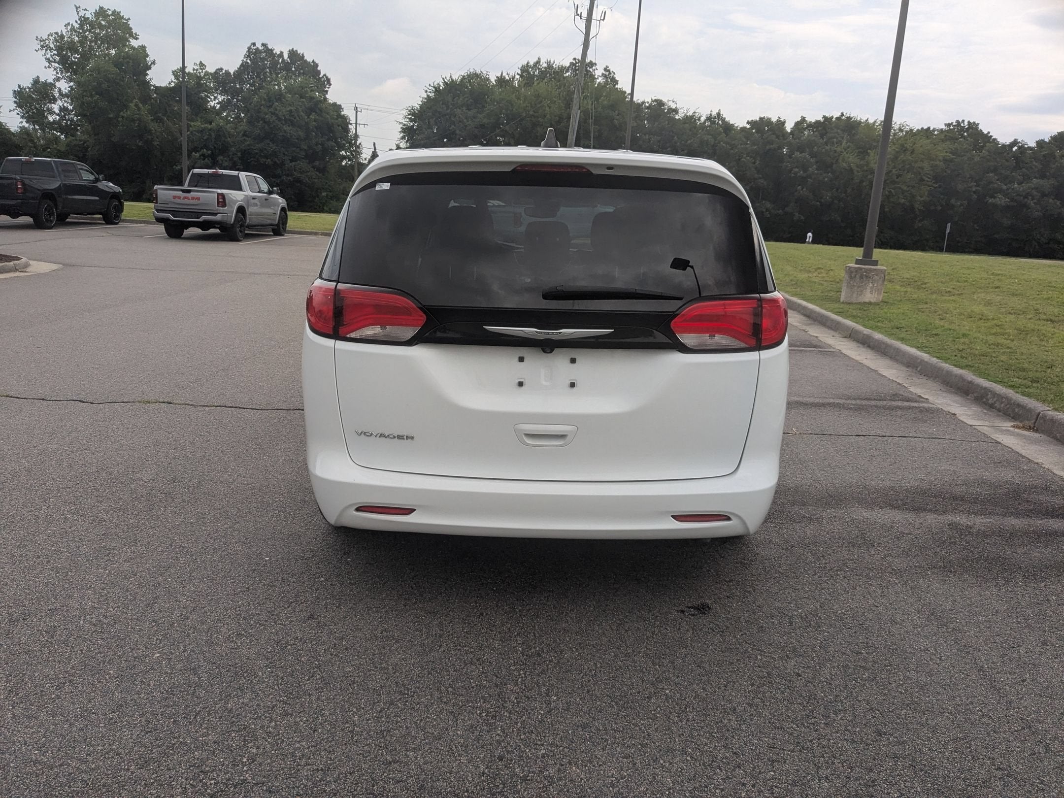 2023 Chrysler Voyager LX