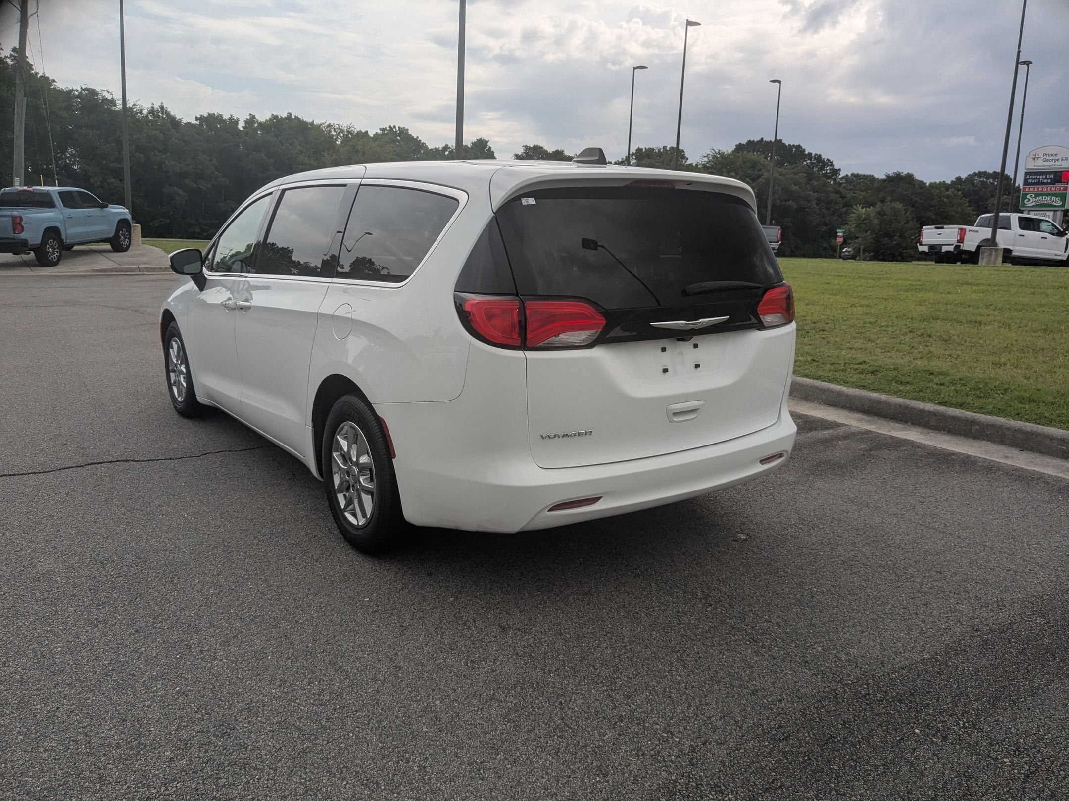 2023 Chrysler Voyager LX