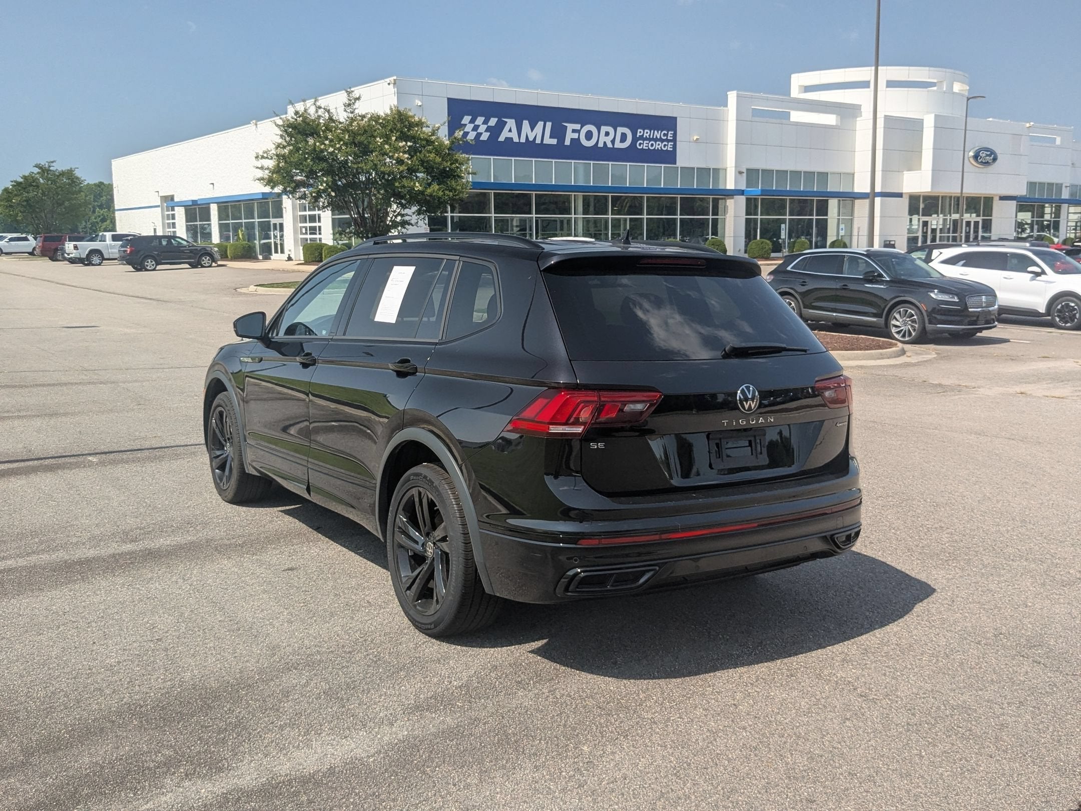 2023 Volkswagen Tiguan SE R-Line Black