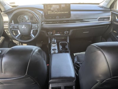 2025 Mitsubishi Outlander SE
