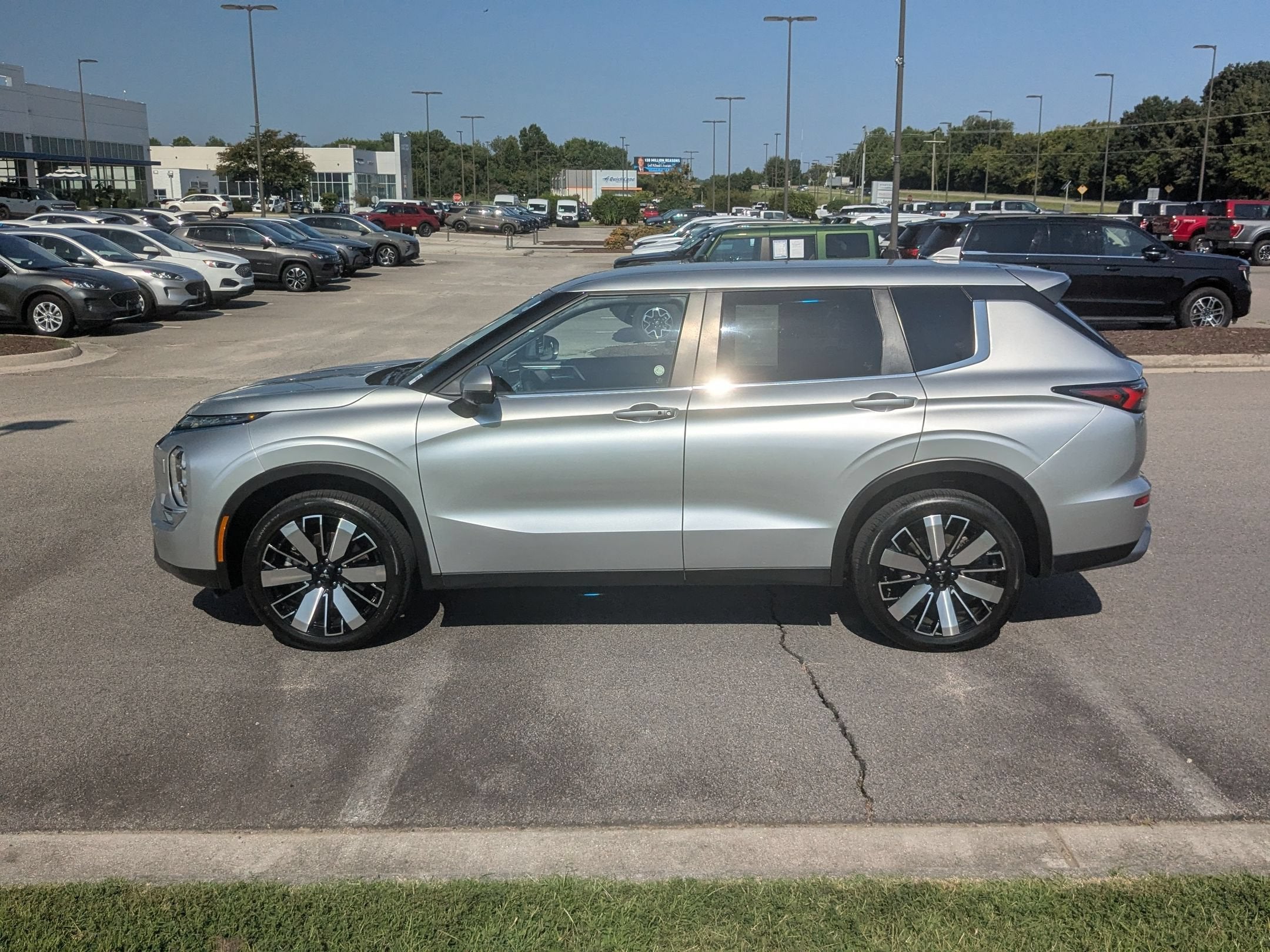 2025 Mitsubishi Outlander SE