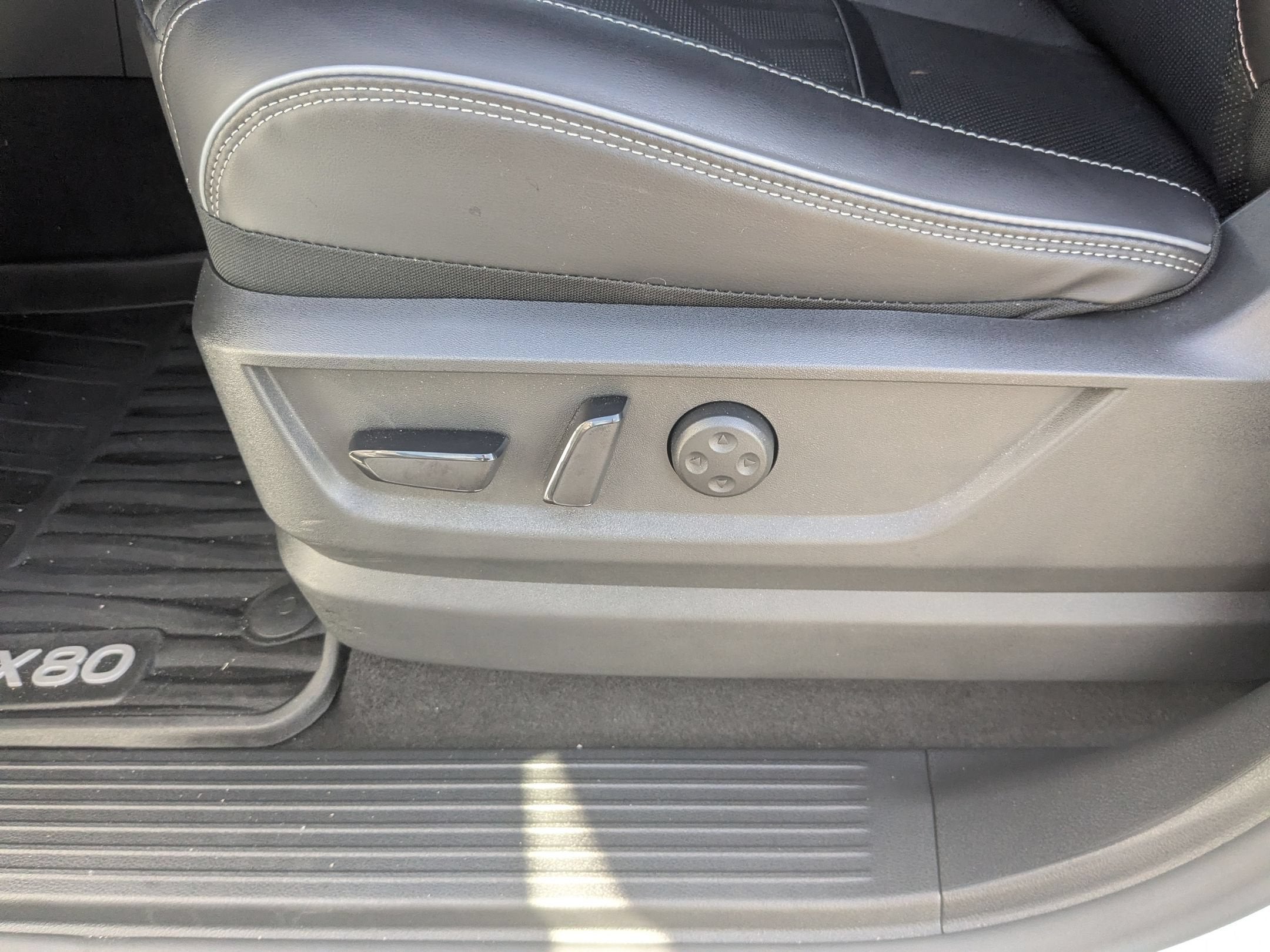 2025 INFINITI QX80 LUXE