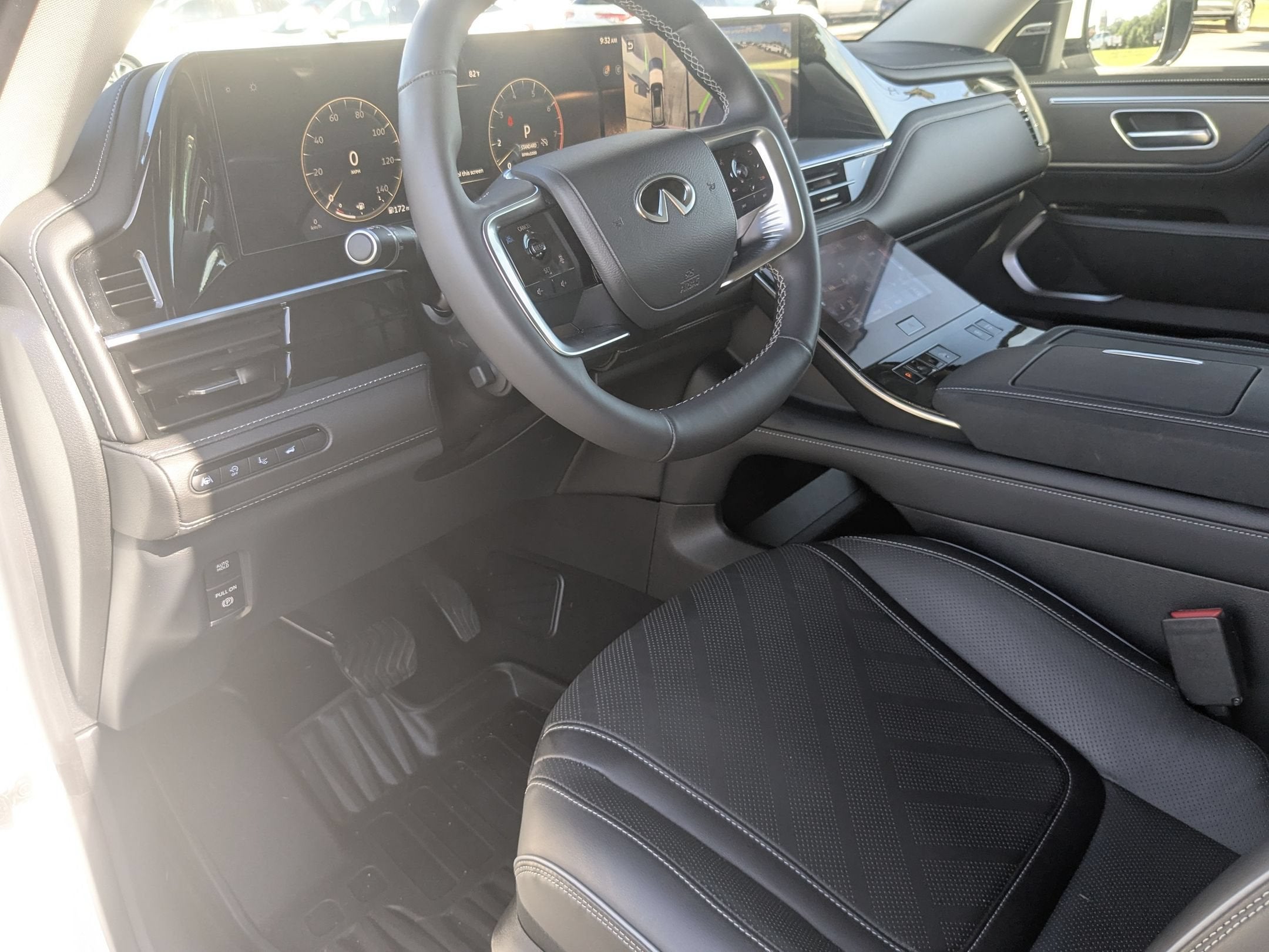 2025 INFINITI QX80 LUXE