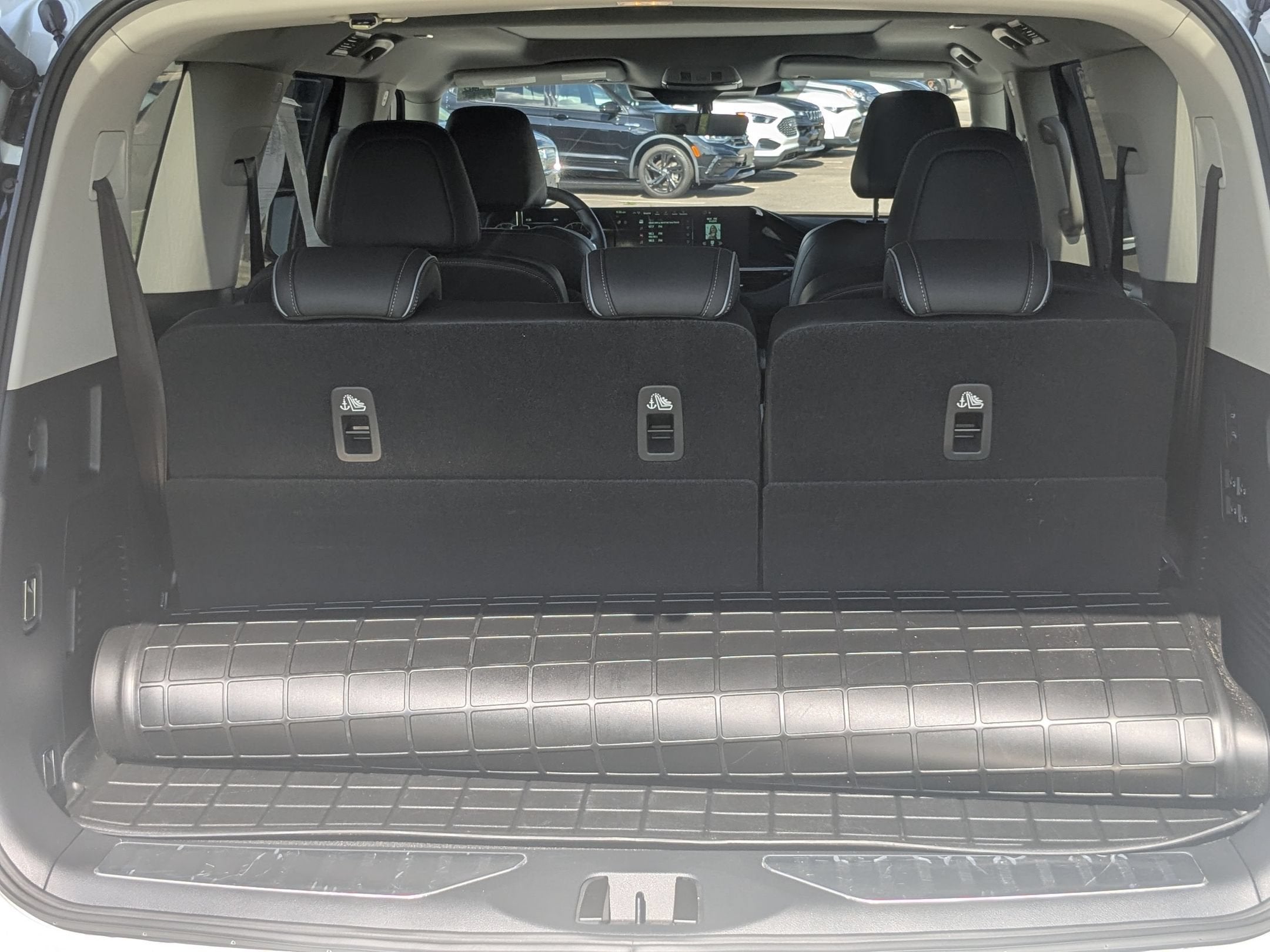 2025 INFINITI QX80 LUXE
