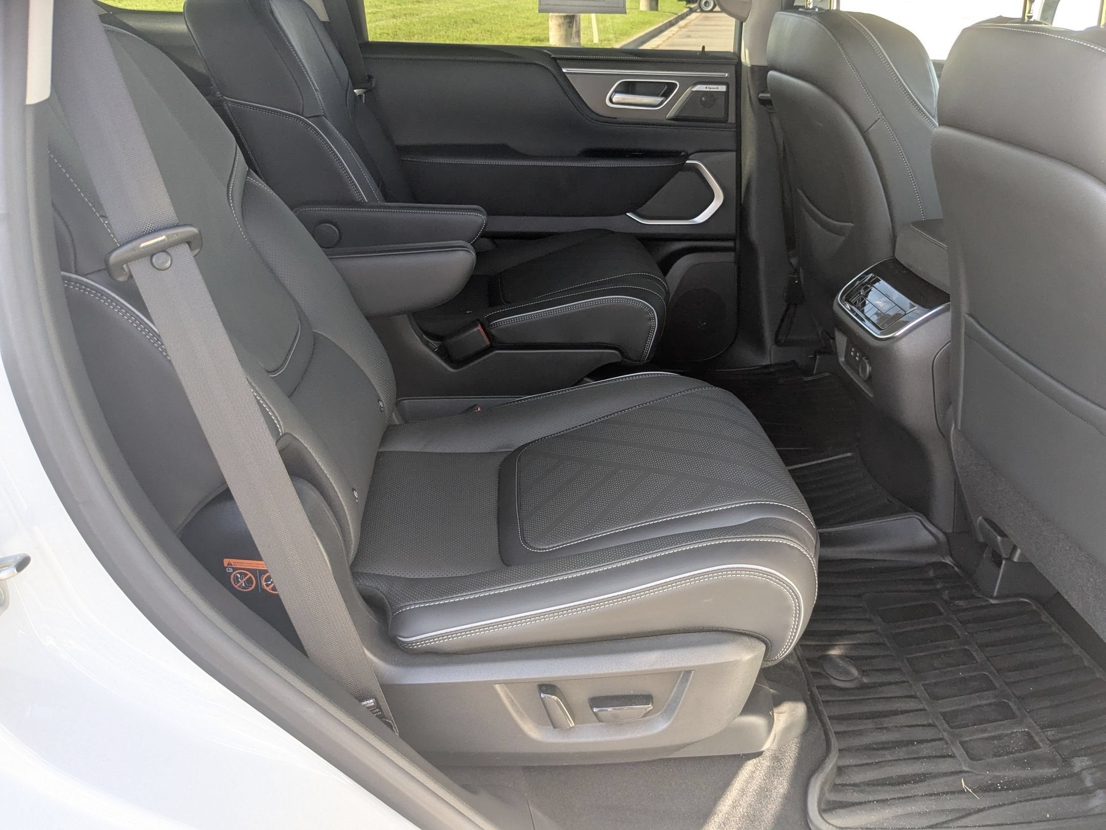 2025 INFINITI QX80 LUXE