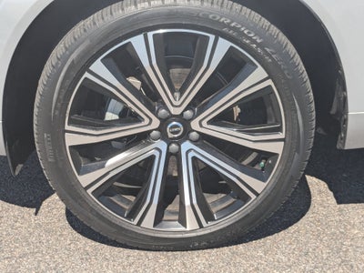 2023 Volvo XC60 Ultimate Bright Theme