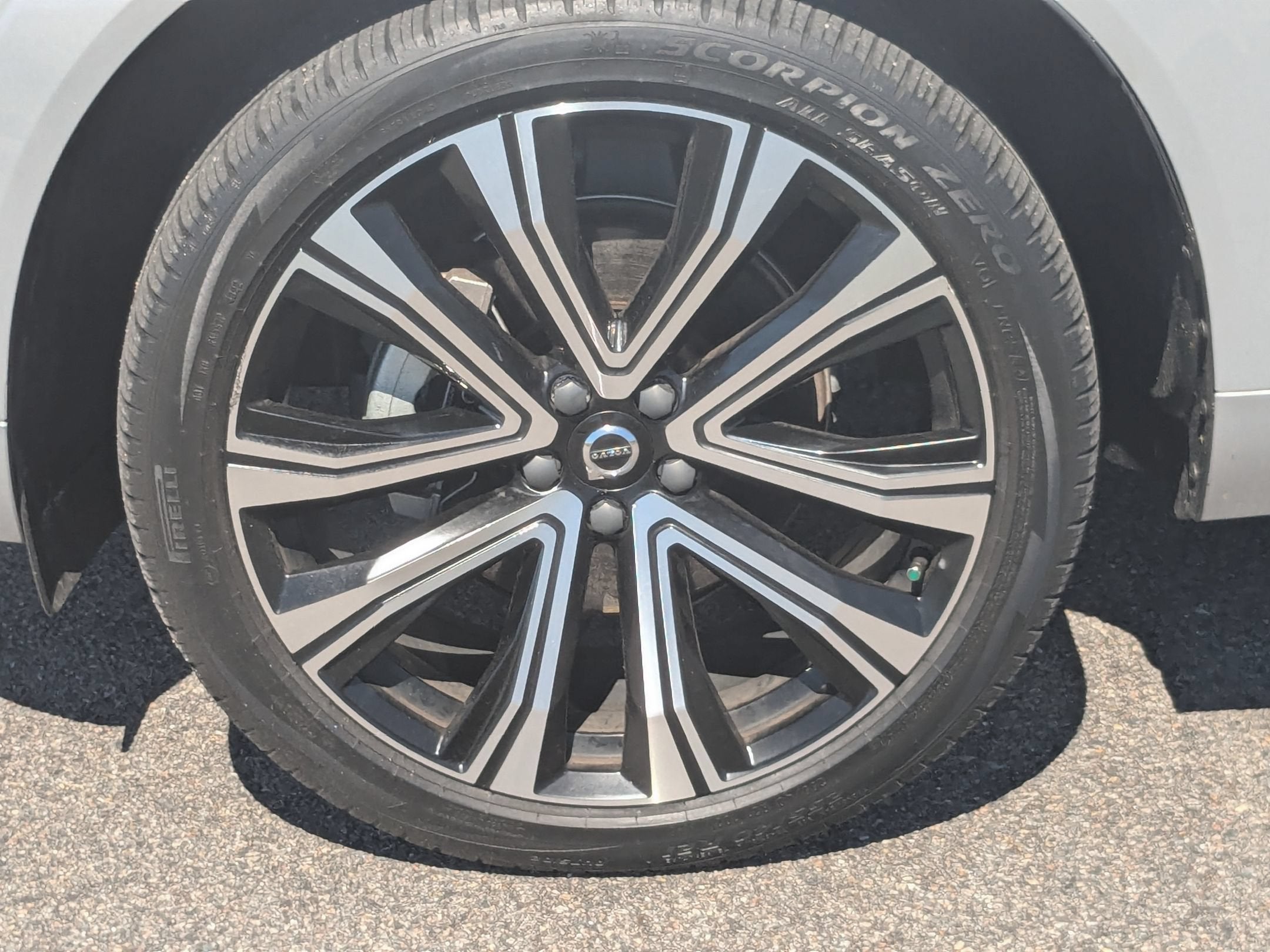2023 Volvo XC60 Ultimate Bright Theme